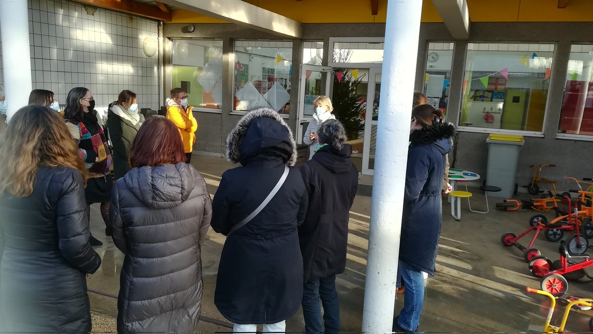 ageem2101's tweet photo. La journée académique de formation/ académie de Dijon #ageem21. Ateliers de l'après midi :un travail de réflexion autour d'outils avec Christine Leroy et Marc Gauer,puis un atelier dehors avec Agnès Golay, CPD Sciences.... Des idées, des pistes d'activités... @AGEEM_National https://t.co/ybcDjvZAnd
