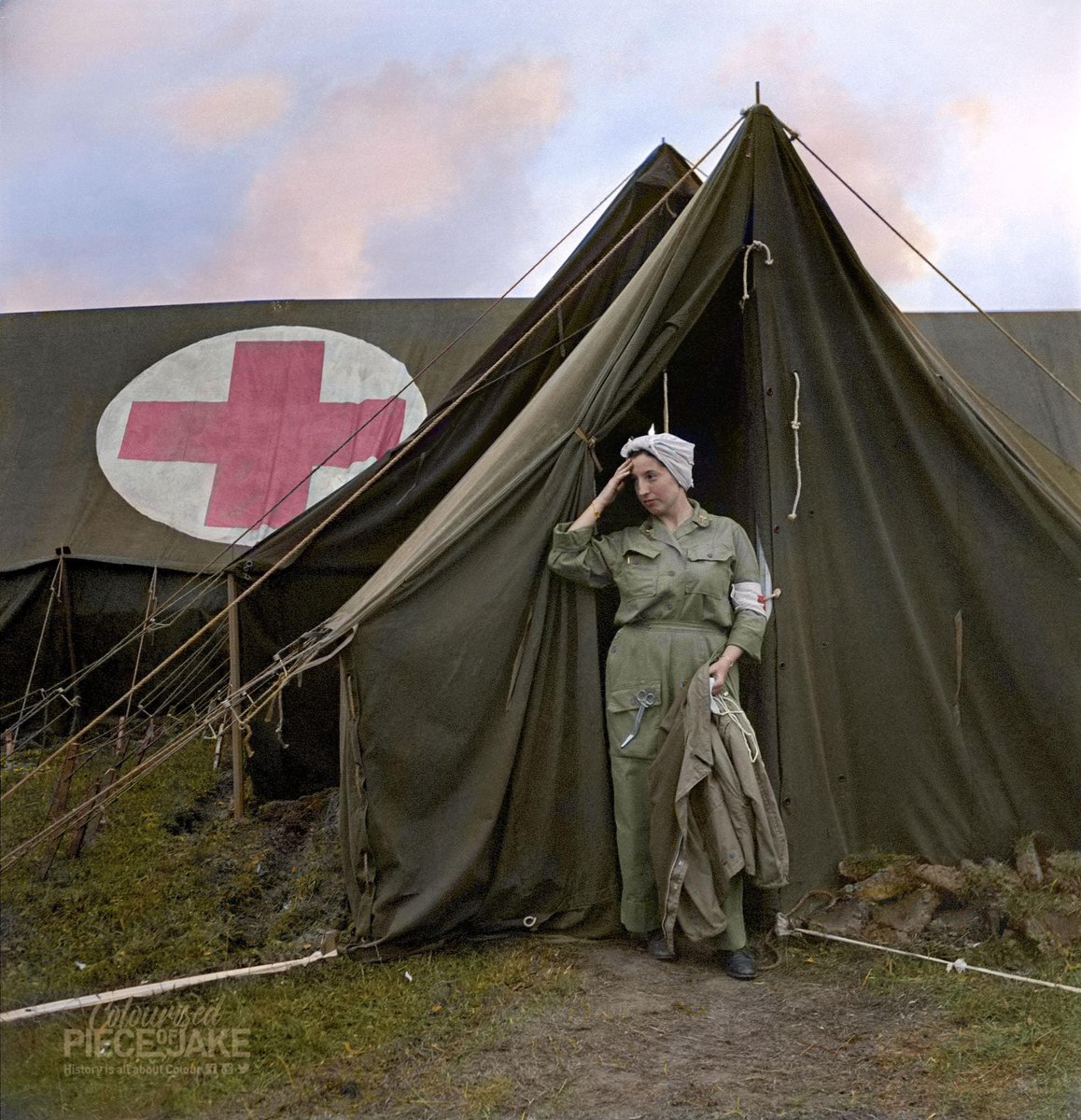 An #exhausted #USArmy #nurse takes a break at the 44th Evac #FieldHospital, a month after #Dday. July, 1944, #Bricqueville. #Normandy, #France.

40 nurses were attached to this mobile hospital, 8 miles south of #OmahaBeach. They often worked 18-hour shifts.

#wwII #medics #dday