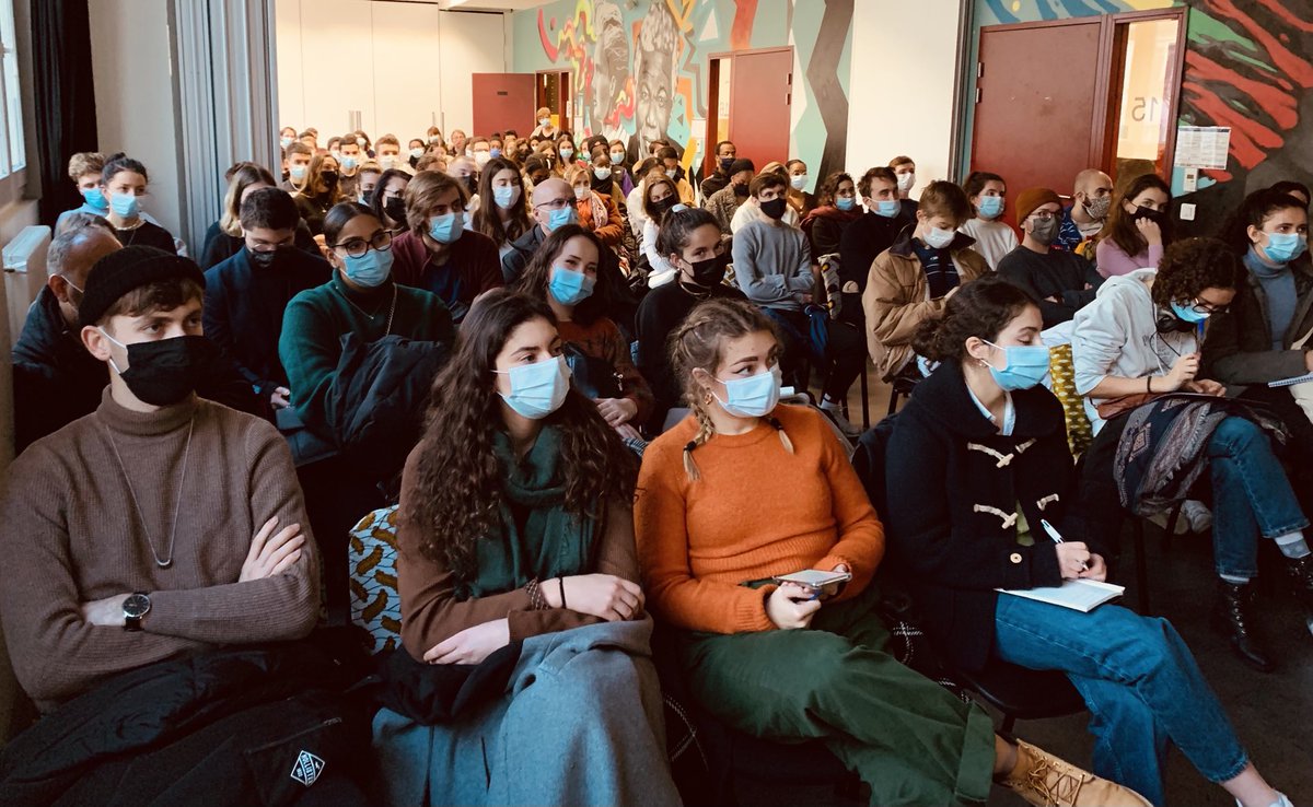 JulieJoly's tweet photo. Affluence record dans les locaux et en ligne pour les portes ouvertes du ⁦@cfjparis⁩ ! Qu’il est bon de voir combien ce si beau métier de journaliste, car c’est un métier, suscite des vocations et l’enthousiasme de la jeunesse. https://t.co/g2IUNHx5Z1