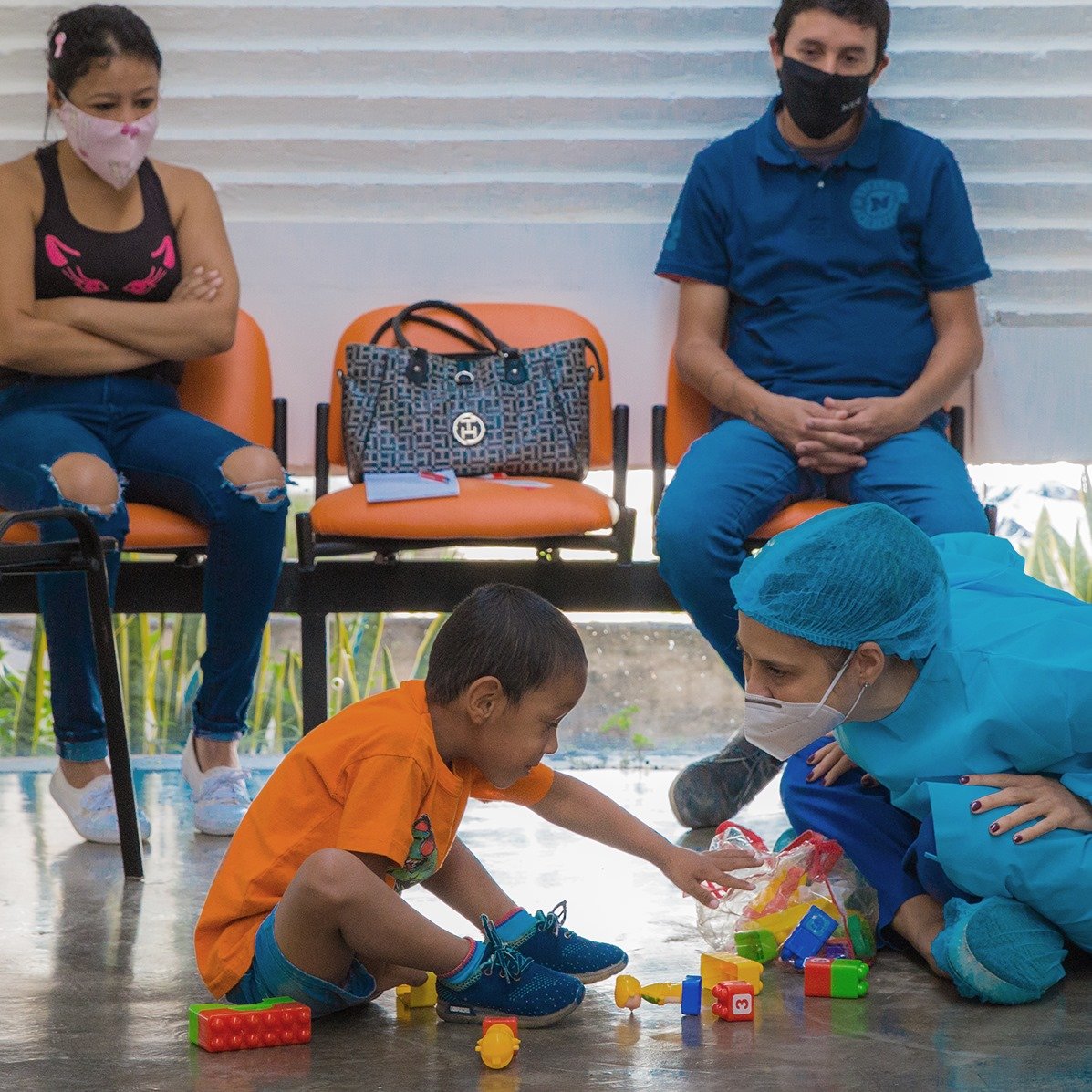 La pregunta es: ¿Tenemos que donar a <a href="/TeletonParaguay/">Teletón Paraguay</a>?

La respuesta simple: Sí 

La respuesta compleja: Sí, también.