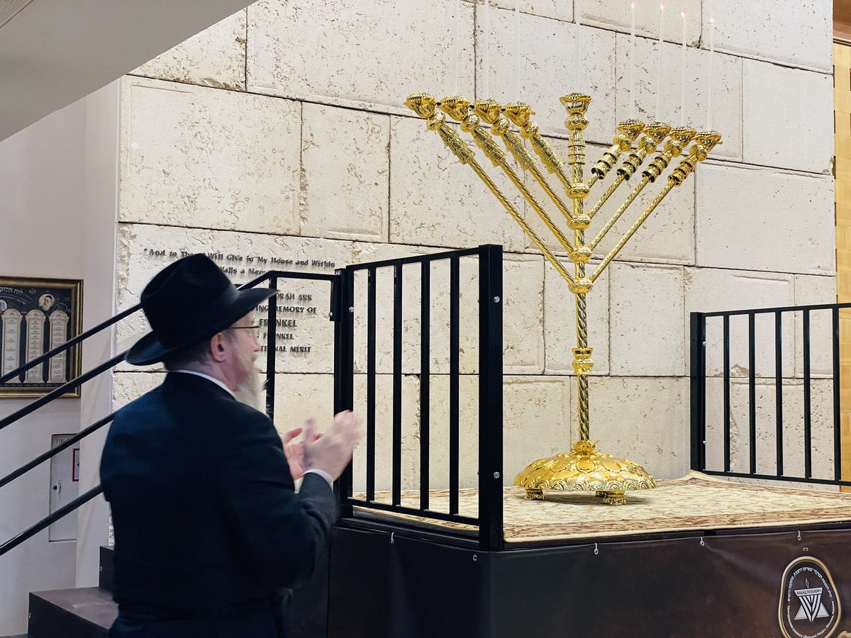 נר שביעי של חנוכה: כבוד הרב הראשי שליט״א