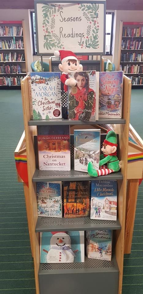 nathyc1972's tweet image. Looks like our elves, Max &amp;amp; Ralph are quite literally diving into the Christmas spirit, helping the team at #BurnhamLibrary @SomersetLib get our festive reads out ready for our borrowers to enjoy! 🎄📚#ElfOnABookShelf