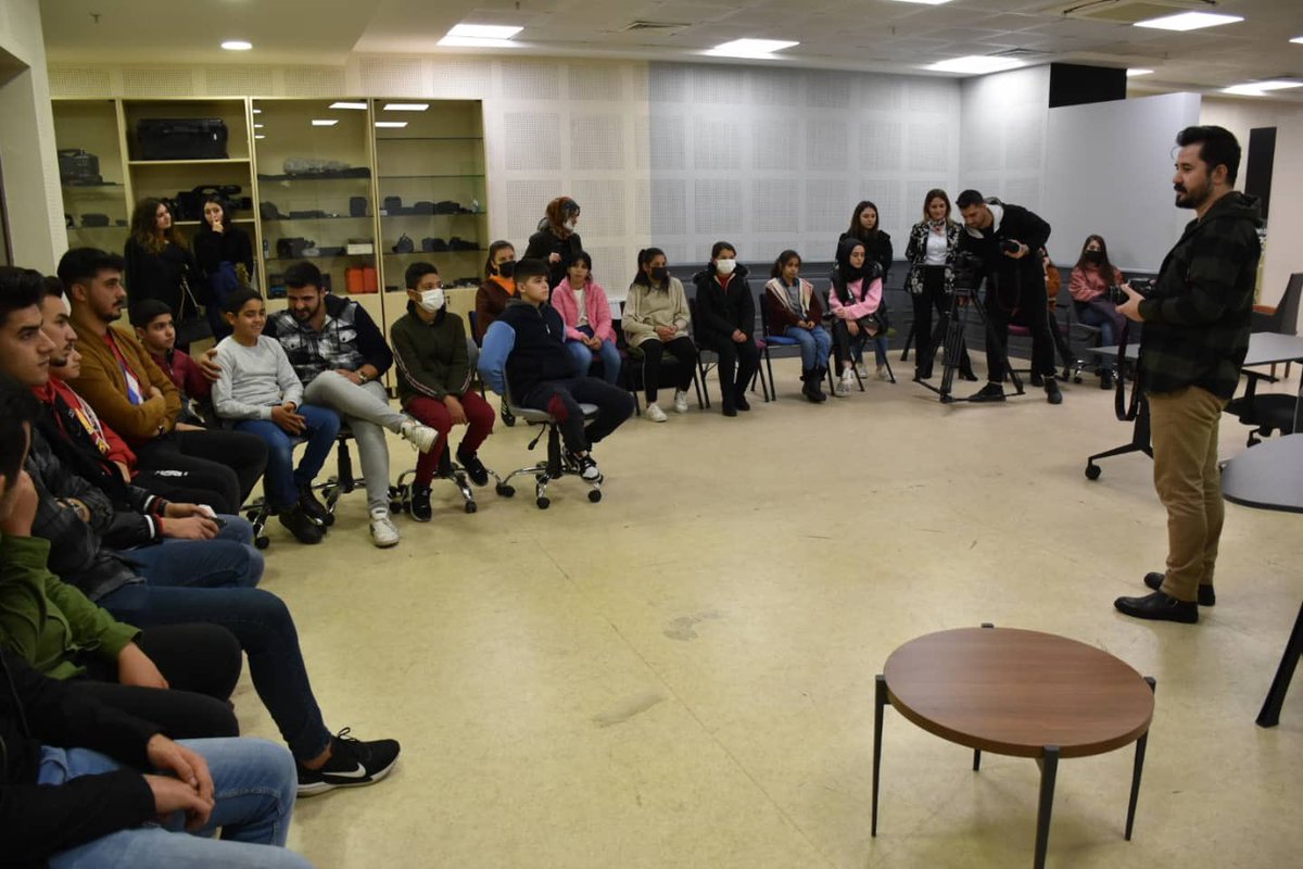 Sosyal sorumluluk dersi kapsamında “Kardeşim Kampüste” Sanat Günü etkinliği HKÜ Radyo ziyareti, fotoğraf eğitimi ve sinema gösterimi ile tamamlandı. Güzel günden kalanlar🌸
<a href="/hkunv/">Hasan Kalyoncu Üniv</a> <a href="/TurkayDereli/">Türkay Dereli</a> <a href="/hkuogrencidekan/">HKÜ ÖĞRENCİ DEKANLIĞI</a> <a href="/ProfMazlumCelik/">Mazlum Celik</a> <a href="/hkuilef/">HKÜ İletişim Fakültesi</a> <a href="/hkuradyo/">HKÜ Radyo</a> <a href="/r_rengin/">Rengin Küçükerdoğan</a> <a href="/batuduru75/">Batu Duru</a>
