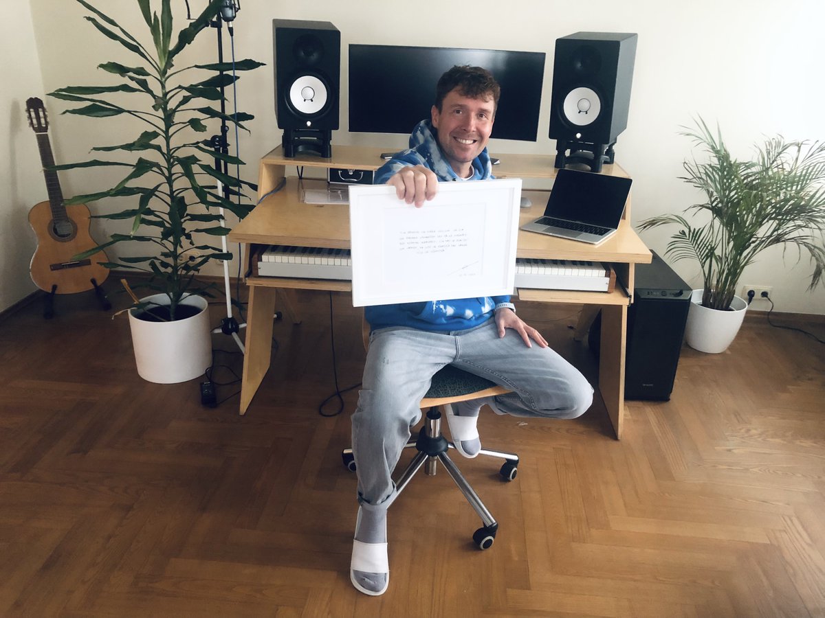 Juhhhuuu, projektubanka.lv/projects/Arsta… jau ir 85% no albumam vajadzīgās summas. Mūsu kampaņa vēl ilgs tikai 10 dienas, pēdējais brīdis, lai ielektu mūsu projekta vilcienā. Paldies jums!

Starp labumiem ir pieejami Karmas pluspunkti, unikāli ar roku rakstīti dziesmu teksti u.c. 🔥