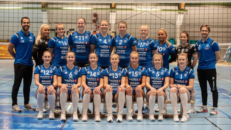 🏐 Morgendagens semifinalekamp mellom TIF Viking og #BKTromsø Elite Damer utsettes og blir ikke spilt i morgen på grunn av kansellerte fly i dag, samt at det ikke var ledige fly som kunne få laget til Bergen i løpet av helgen. #volleyball