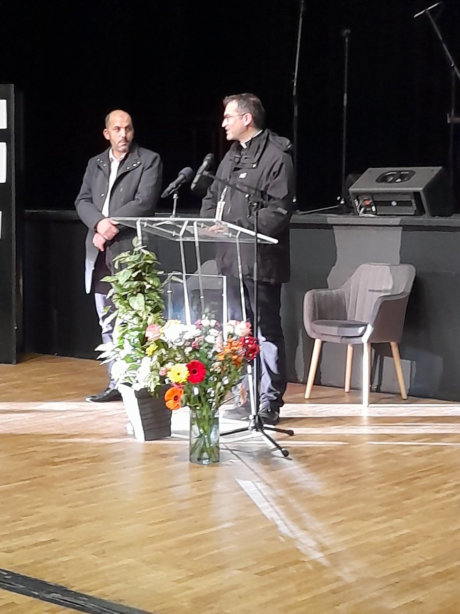 stjoseph_vlg's tweet photo. Mot de clôture par le curé de @stjoseph_vlg ,  le père Olivier,  et par Abdelatif, président de la @MosqueeVLG92 https://t.co/lvzTTl8MQW