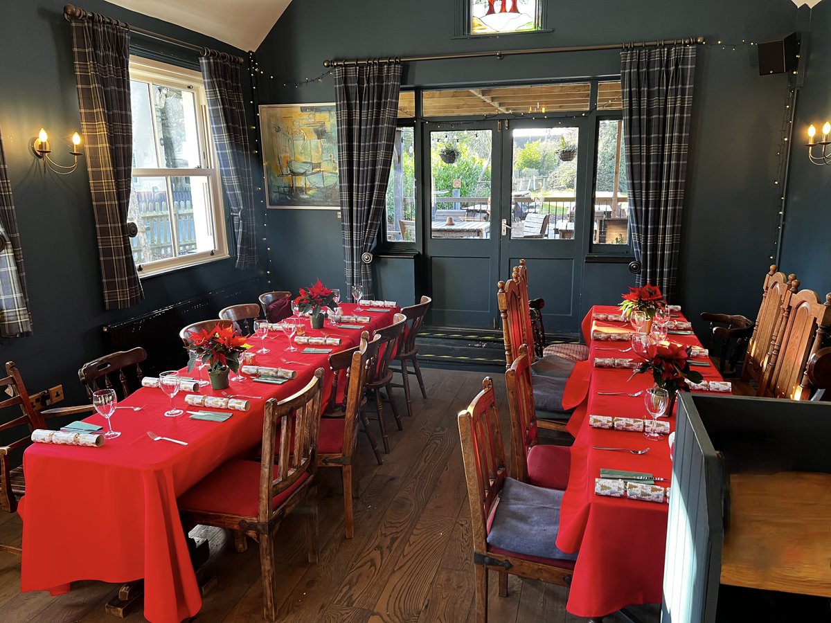 The Surrey Oaks are in full swing this Christmas. We are still accepting bookings for Christmas. Why not give us a call to arrange a fantastic meal here today.
Visit our website at thesurreyoaks.com or call us on 01306631200#redhill #countrypub #horsham #dorking #rusper