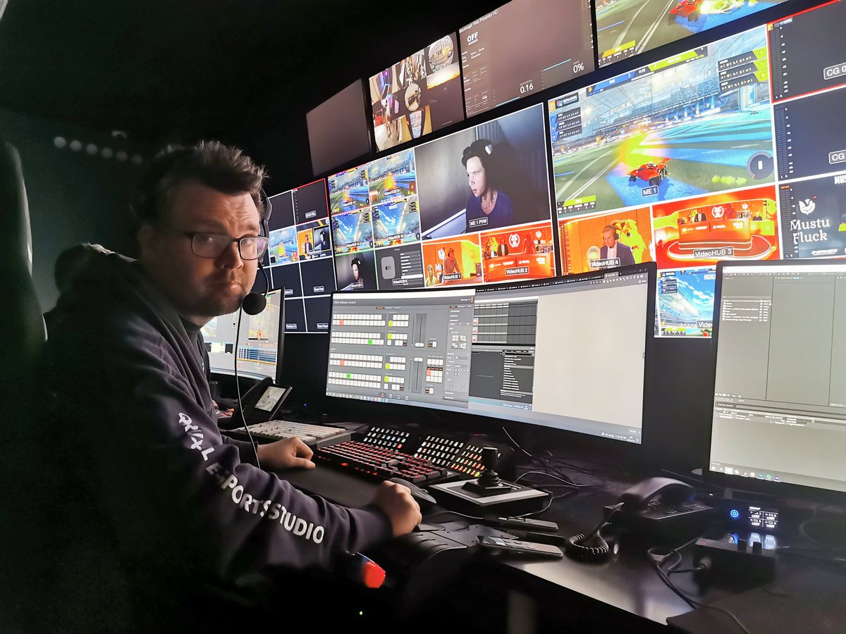 qruxel's tweet photo. Det är dags för Slutspelet av Säsong 6 i Svenska Raketligan! ✨#SRLS6
Spana in sändningen här 👉 https://t.co/BturL3gu5J https://t.co/u5Yq33BLJz