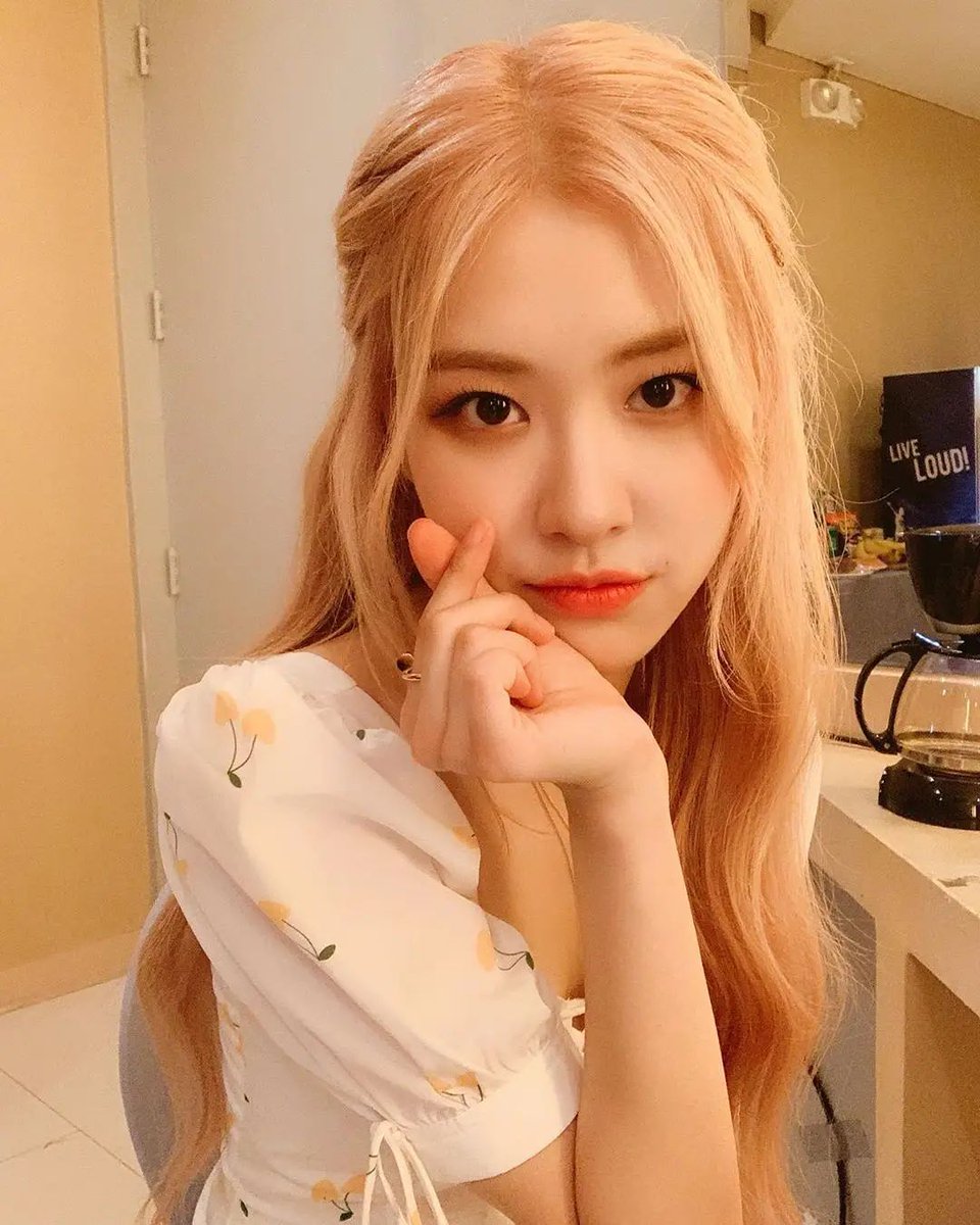 WorldwideBLINK's tweet photo. I vote #MAMAVOTE #rosé https://t.co/ETZEQGGuYb