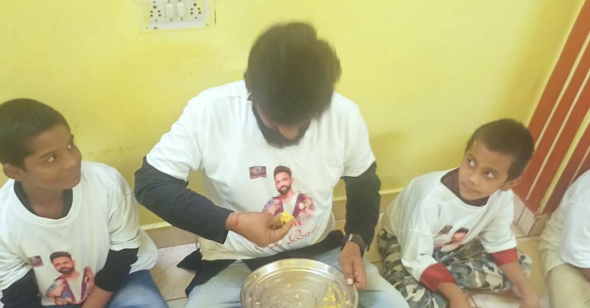 Sreeram_singer's tweet photo. To earn trophies ,money ,love ,cars,houses ,relationships is 1 thing……
But earning a fan is another ball game all together…….
Feel heavenly blessed …
Can’t wait to share all this with SRC 

#anchor_nani_yadav ⭐️……

Love you all 
Yours truly admin https://t.co/FEzlCRJpJ7
