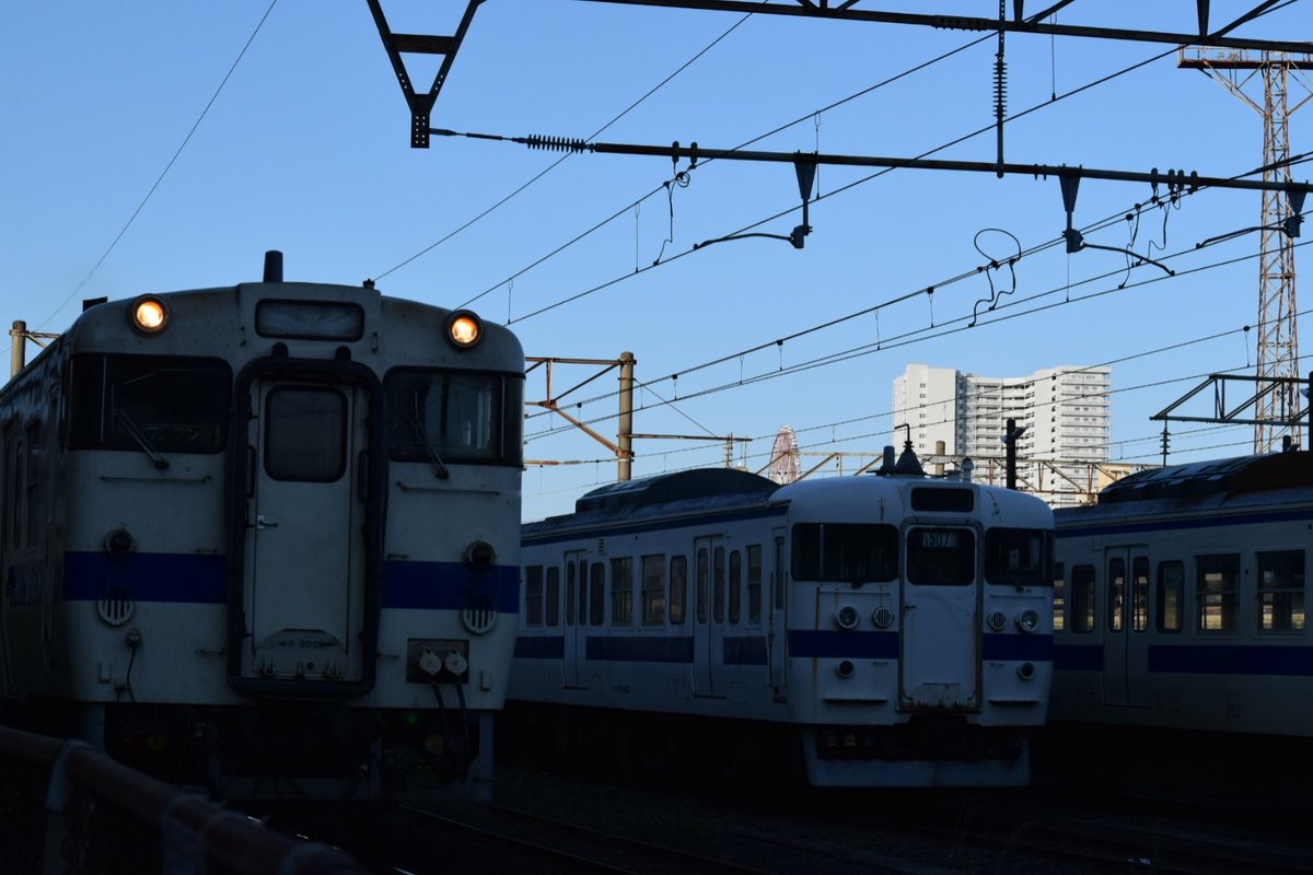 masariki_6465's tweet photo. 今日の撮り鉄
今回から一眼レフで撮影してます。DD200が鹿児島に来てるということで、見てみたらゴツイな...と感じました笑
場所 鹿児島車両センターにて
#指宿のたまて箱
#DD200
#415系
#キハ200
#Fo507
#キハ47
#817系 https://t.co/Ul357yQXyq