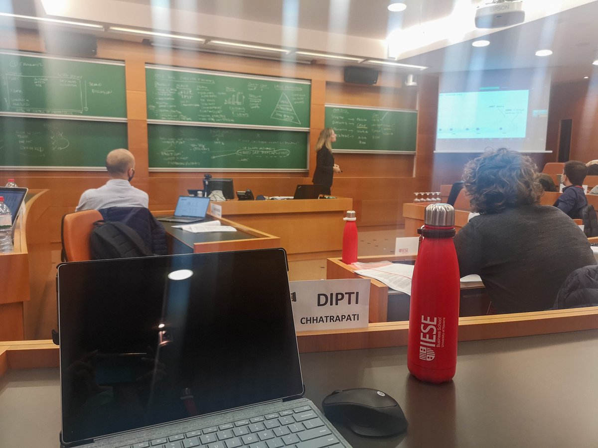 dips84's tweet photo. learning #brandmanagement #marketing through #casestudy #brainstorming #opinions #ideas on #american multinational chain of coffeehouses at @iesebschool #itsmore #itsiese https://t.co/dIBTIpBWCY