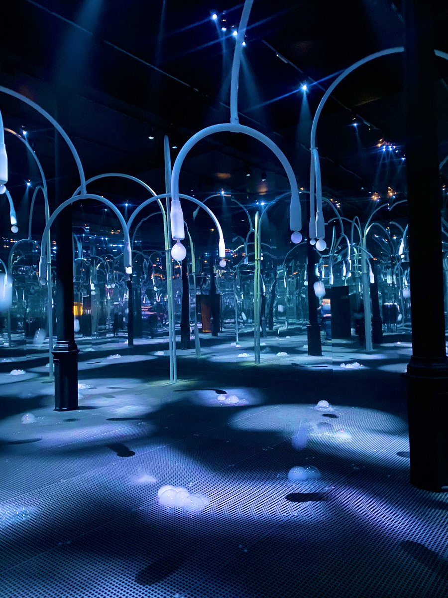 bookmarkthewall's tweet photo. Experiencing art today - mesmerizing and meditative @SuperblueArt #modernart #bubbles #immersive #contemporaryart #silentfall https://t.co/S09kNbGvpG