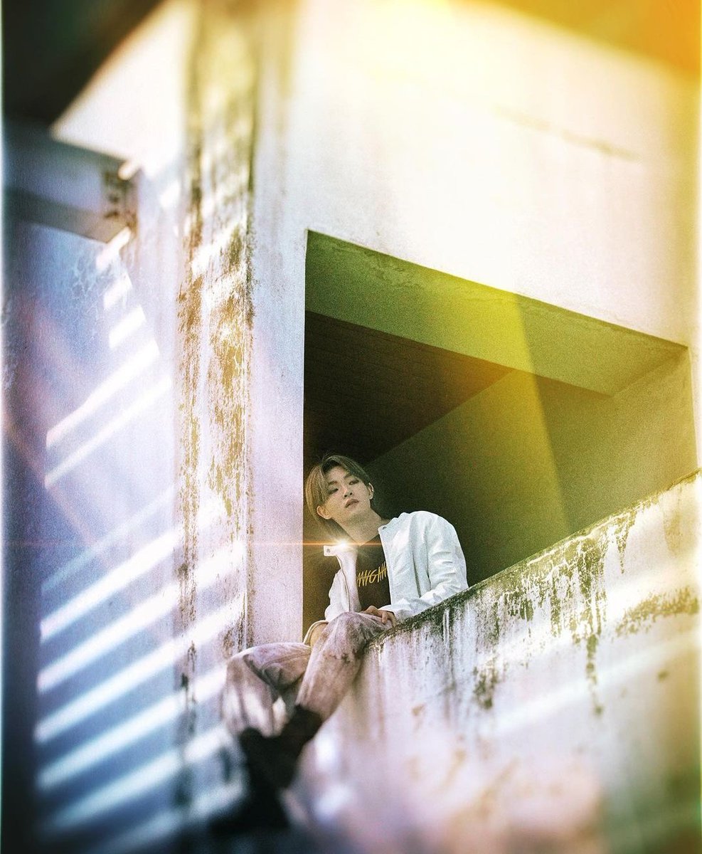 BrSquad_kpop's tweet photo. LINDO! WOW divulgou foto teaser do membro Yonghoon para "To My Ex" que será lançado dia 6 de dezembro.

#WOW #ToMyEx #Comeback #kpop #YONGHOON https://t.co/p2m1RMdqKQ