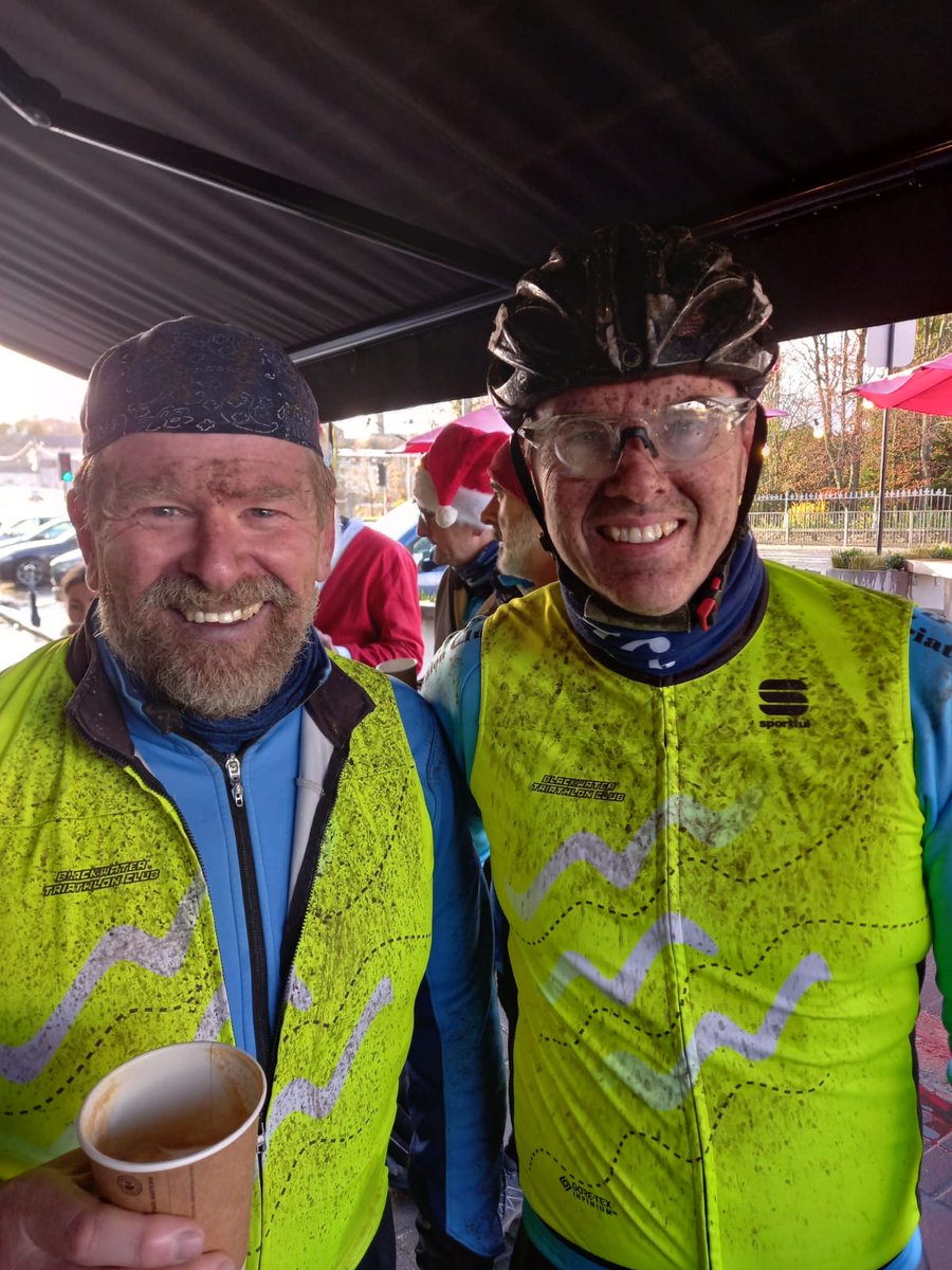 blackwatertri's tweet photo. Well done to our club cyclists taking part in Marymount Christmas Cracker cycle.Our members cycled their own 50k route this morning.Even santa 🎅 made an appearance on his bike. They all started off so clean#marymount #christmascracker #cycling #christmasspirit #christmasdressup https://t.co/PhGM1KbUJD