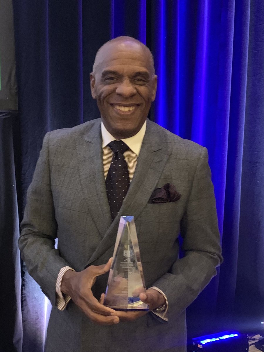 SteveBradford's tweet image. Honored and humbled to receive Region 12 #LegislatoroftheYear Award at the 45th Annual @NBCSLNews conference in Atlanta. #NBCSL represents over 700 Black State Legislators from all over the country who are doing the hard work of moving America forward. Thank you!