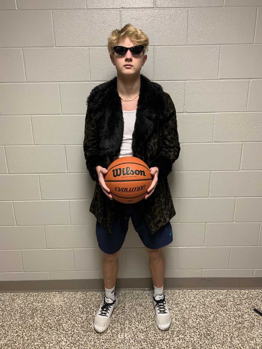 Player: Carter (cart man money man) McDonald
Height: 6’5
Weight: 190
Fun Fact: will steal your girl 
Style: fundamental killa