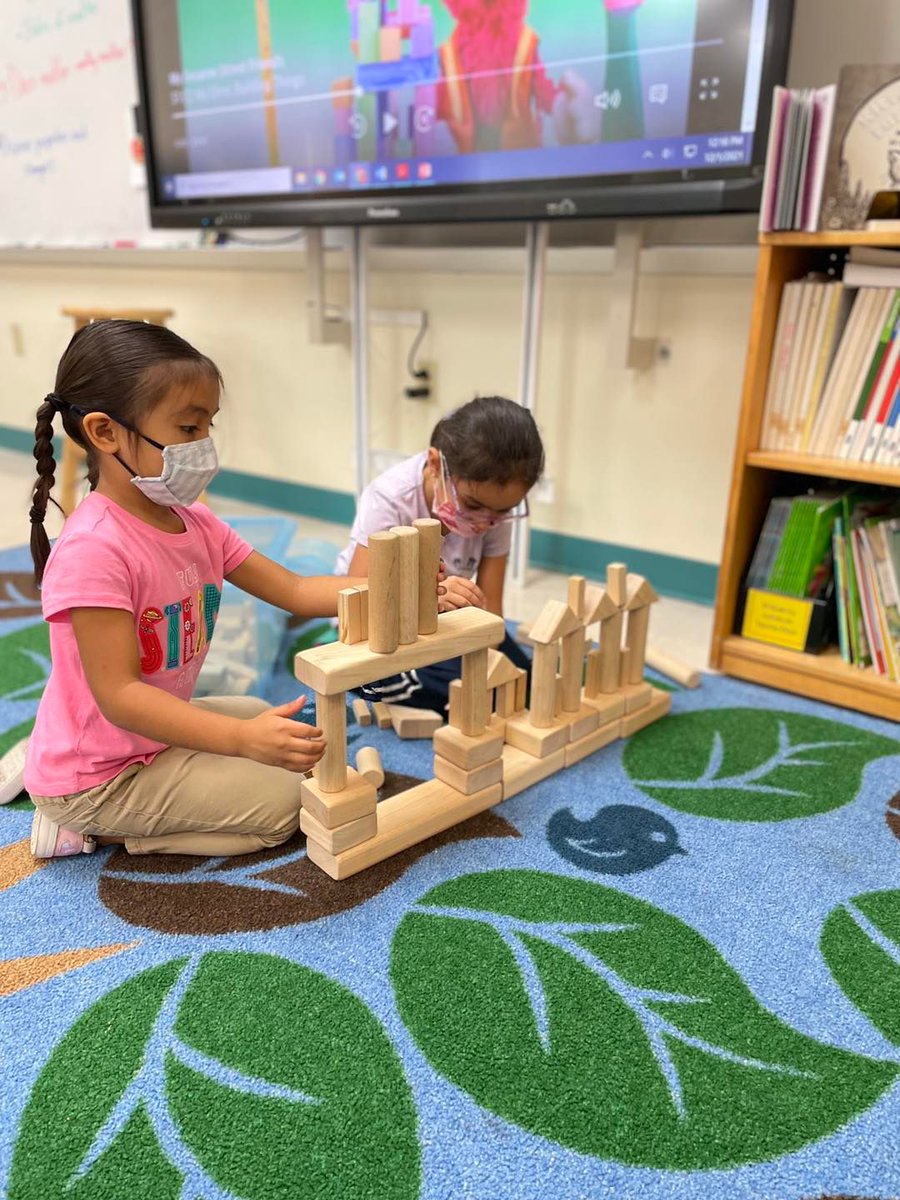 MCSDFlorida's tweet photo. 🍎FULL STEAM AHEAD!🍎
Students at Warfield Elementary School practiced their ingenuity and engineering skills by experimenting with different building materials like uncooked spaghetti, wood blocks, etc. to build structures. #ALLINMartin 👊 https://t.co/mCJhTi8QRu