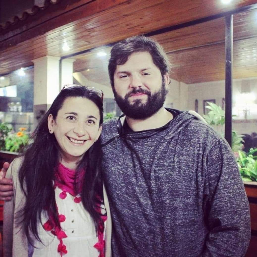 carolinamarcos's tweet photo. @gabrielboric Cuando nos sacamos esta foto en Chillán el 2016 yo estaba embarazada de Juan José. El venía con SD y yo no lo sabía. Agradezco tu compromiso con el Decreto 170 que va a permitir que mi Juanu entre el 2022 a un colegio con inclusión ❤️ https://t.co/LTdv5rlSBI