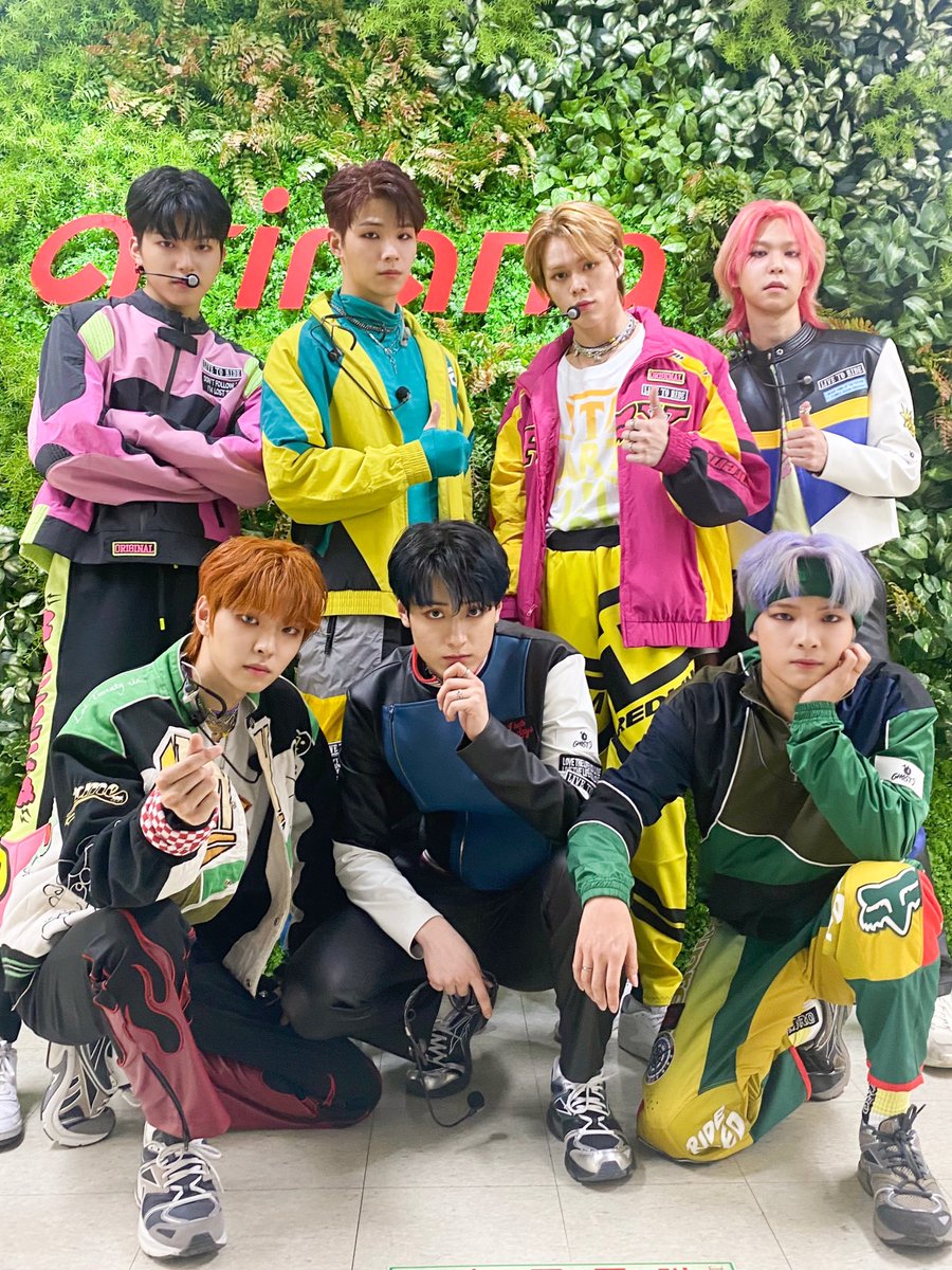 [#inGHOST9]
⠀
#심플리케이팝 #쇼음악중심
#팬사인회 완료✔
⠀
#고스티 의 마음을 뜨겁게 만들어 준
'Control' 무대🔥와 고스티 바라기🌻
#고스트나인 의 사랑이 가득했던 
팬사인회까지 알차게 보낸 하루🎶
⠀
우리는 내일 #인기가요 에서 또 만나요👻🎵
⠀
#NOW #Control
#NOW_Who_we_are_facing