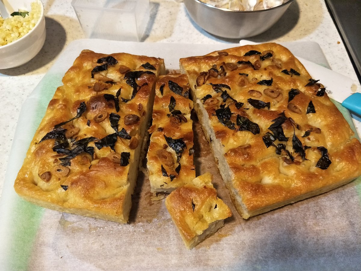 found a no knead focaccia recipe and it turned out p good for my first atte...