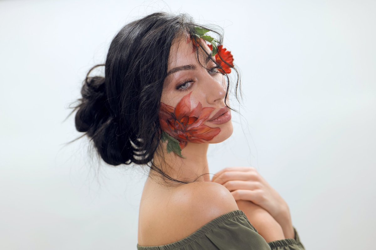 biancaartistry's tweet photo. Festive Floral Makeup @mehronmakeup @rmsbeauty @BuxomCosmetics @ttdeye_colors @ABHcosmetics https://t.co/RbM4UkthbM
