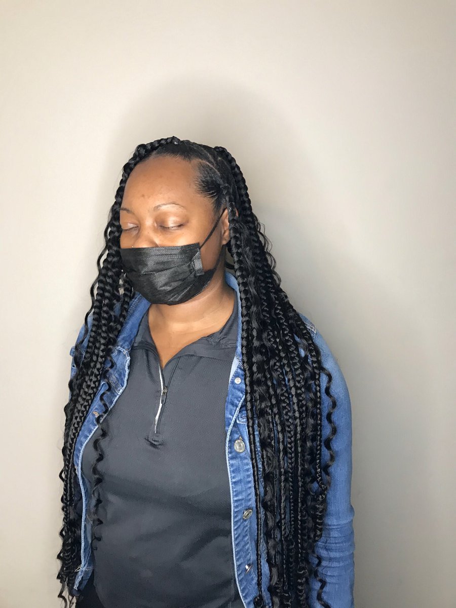 Hairpluganna's tweet photo. Freestyle large knotless + Boho curls 💕 Hair is included with ALL braid styles ✅ click the link in my bio for booking ⬅️ #ssu #gsu #scad #savannahknotless https://t.co/Kn8jyiI9cg