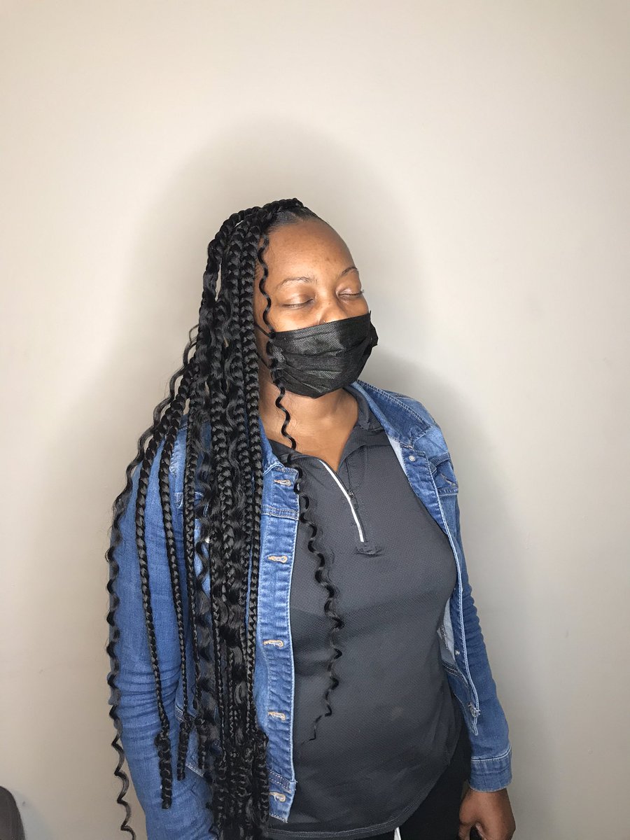 Hairpluganna's tweet photo. Freestyle large knotless + Boho curls 💕 Hair is included with ALL braid styles ✅ click the link in my bio for booking ⬅️ #ssu #gsu #scad #savannahknotless https://t.co/Kn8jyiI9cg