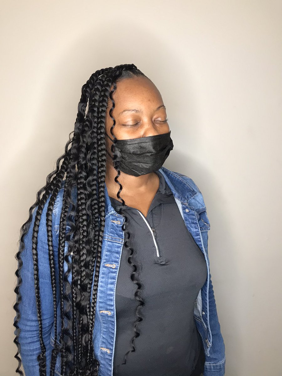 Hairpluganna's tweet photo. Freestyle large knotless + Boho curls 💕 Hair is included with ALL braid styles ✅ click the link in my bio for booking ⬅️ #ssu #gsu #scad #savannahknotless https://t.co/Kn8jyiI9cg