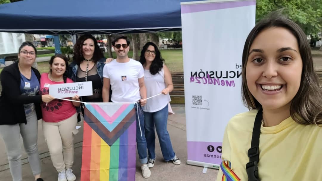 Inclusionmza1's tweet photo. Una marea orgullosa copo las calles de la Ciudad de Mendoza con fiesta y colores🌈 

💫Te dejamos un poco de lo que vivimos ayer en la 11va #MarchaDelOrgullo2021 https://t.co/SyXJlbKJUN