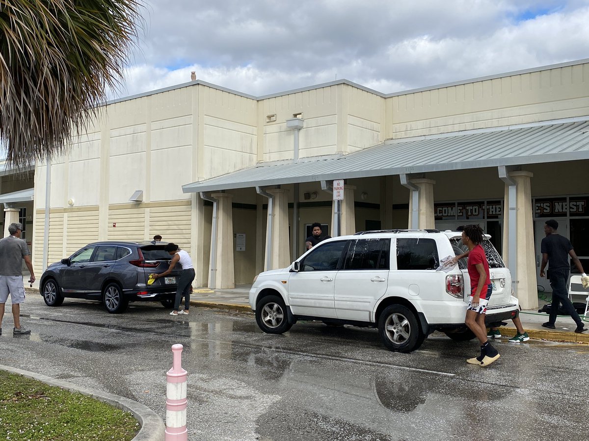 GsZenaCM's tweet photo. Stop by atlantic high school off Atlantic Avenue just west of Congress. Get your car washed by the basketball team. Come by 1pm today.  Band has extra trees 🎄 available but they are first come first serve!!  Text for details 561-271-1107 #GoEagles #colorguard @ATL_Eagles https://t.co/elWUUOhVlx