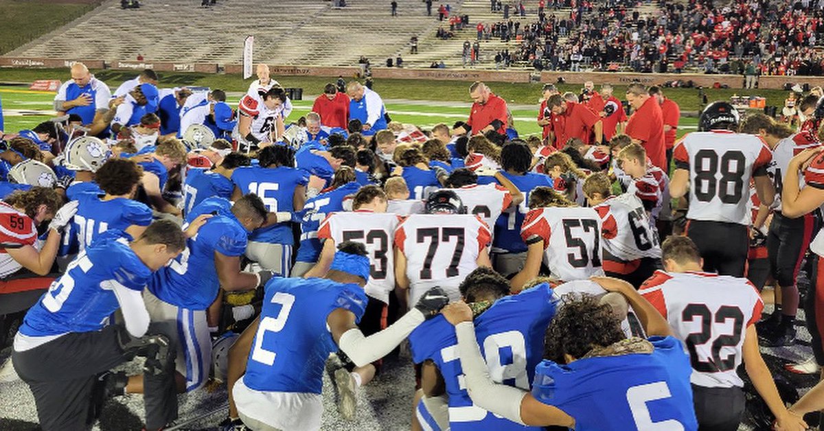 LamarTigersFB's tweet photo. This what champions are truly made of. It’s not the score and it’s not the stats. It’s the character football and all sports build that make an impact that will last a lifetime. Wake up proud Tiger Fans, men are being built daily in the Brotherhood. #BrotherhoodStrong🐅🏈 https://t.co/1PE9KzfQaW