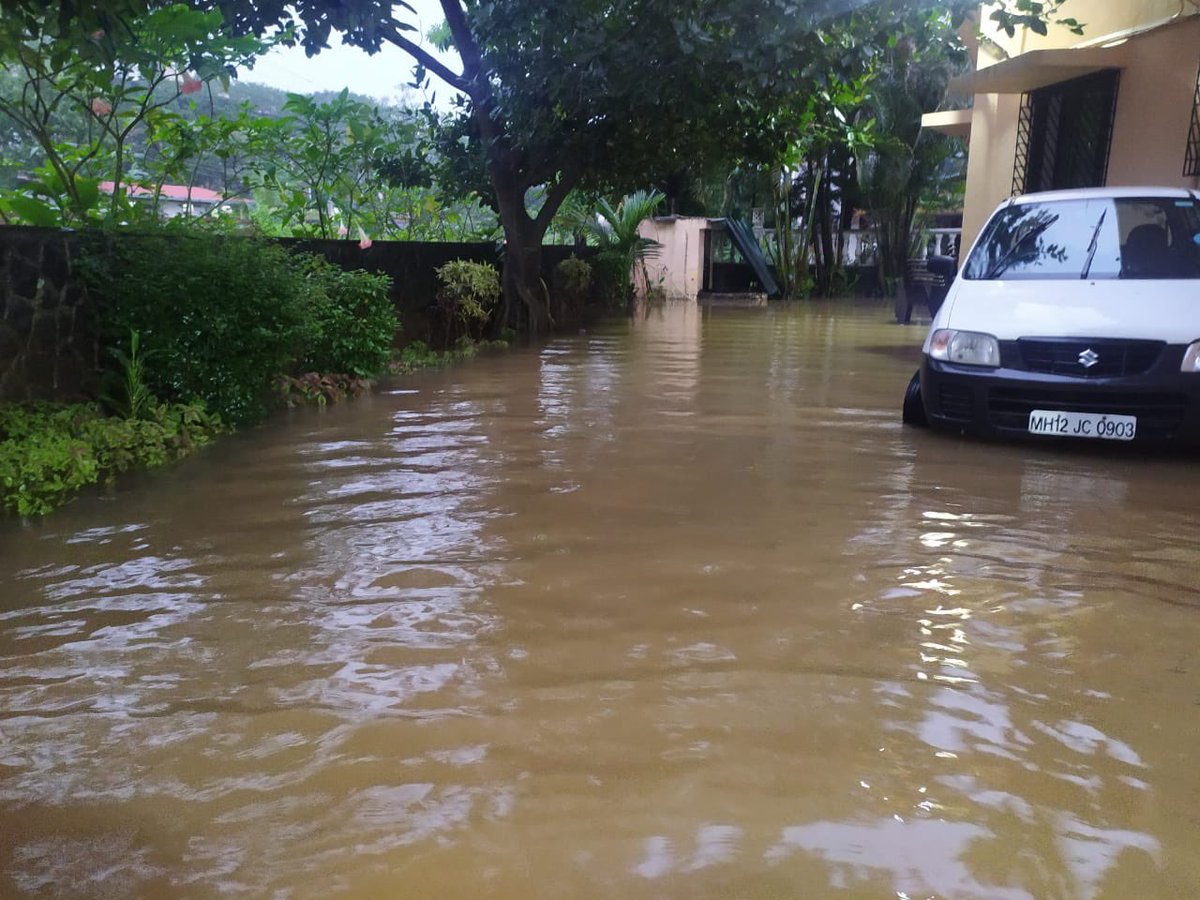 minal_bhatia's tweet image. Please please start with Lonavla #inspite of having 7 dams there is less watersupply only in ValvanVillage #Gharkul Society #Indrayani River overflows every monsoon #anwall is needed near the residential@houses to prevent flooding of water inside premises  and loss of human lives