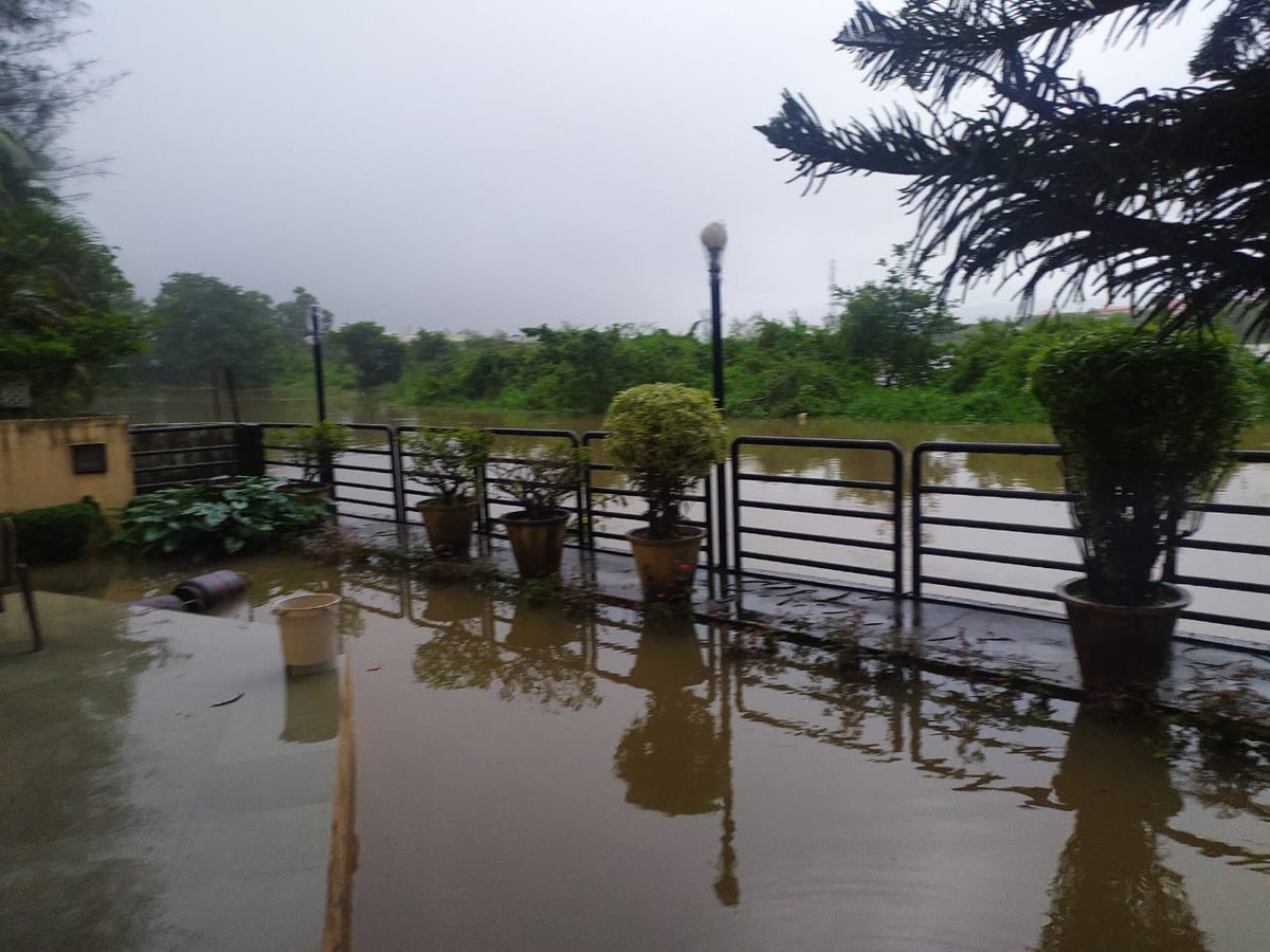 minal_bhatia's tweet image. Please please start with Lonavla #inspite of having 7 dams there is less watersupply only in ValvanVillage #Gharkul Society #Indrayani River overflows every monsoon #anwall is needed near the residential@houses to prevent flooding of water inside premises  and loss of human lives