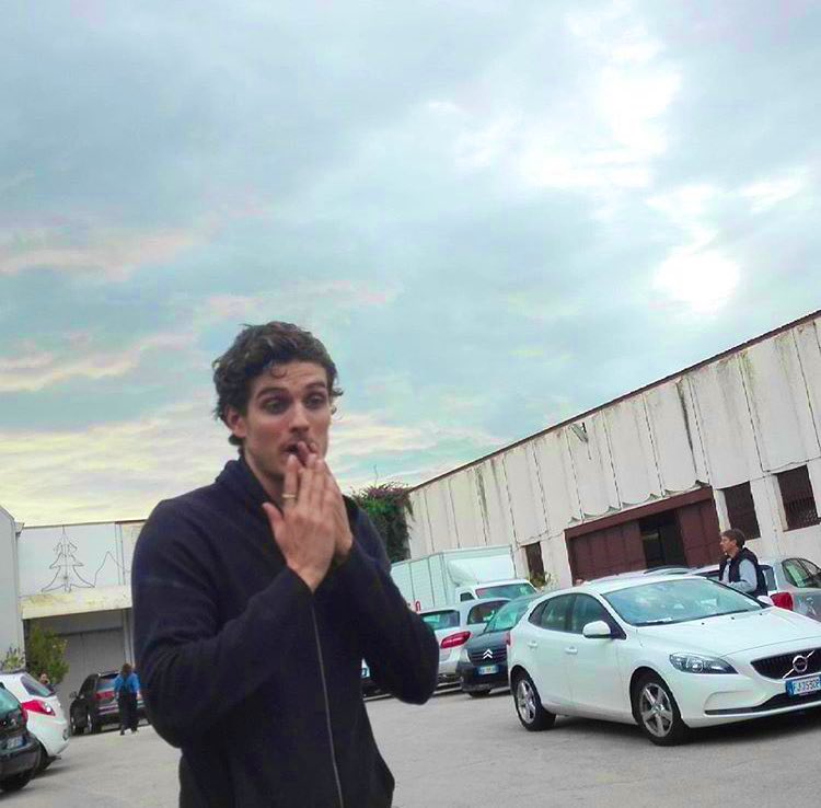 vanessavanyG's tweet photo. D with his Fans Italy 🇮🇹 2017 set Medici @daniel_sharman #medici @Synnove_Karlsen #clarice #lorenzoilmagnifico #2lads 😊🙌🙌👍👍 https://t.co/omPcTpiPcW