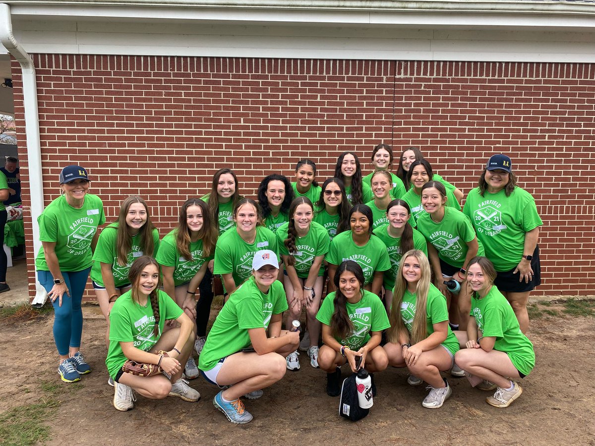 TheLLTeamRealty's tweet photo. So happy to be here with our @Bridgeland_SB Bear softball team supporting the Fairfield of Dreams!!!
#FairFieldofDreams https://t.co/TfvZ4BSDLx