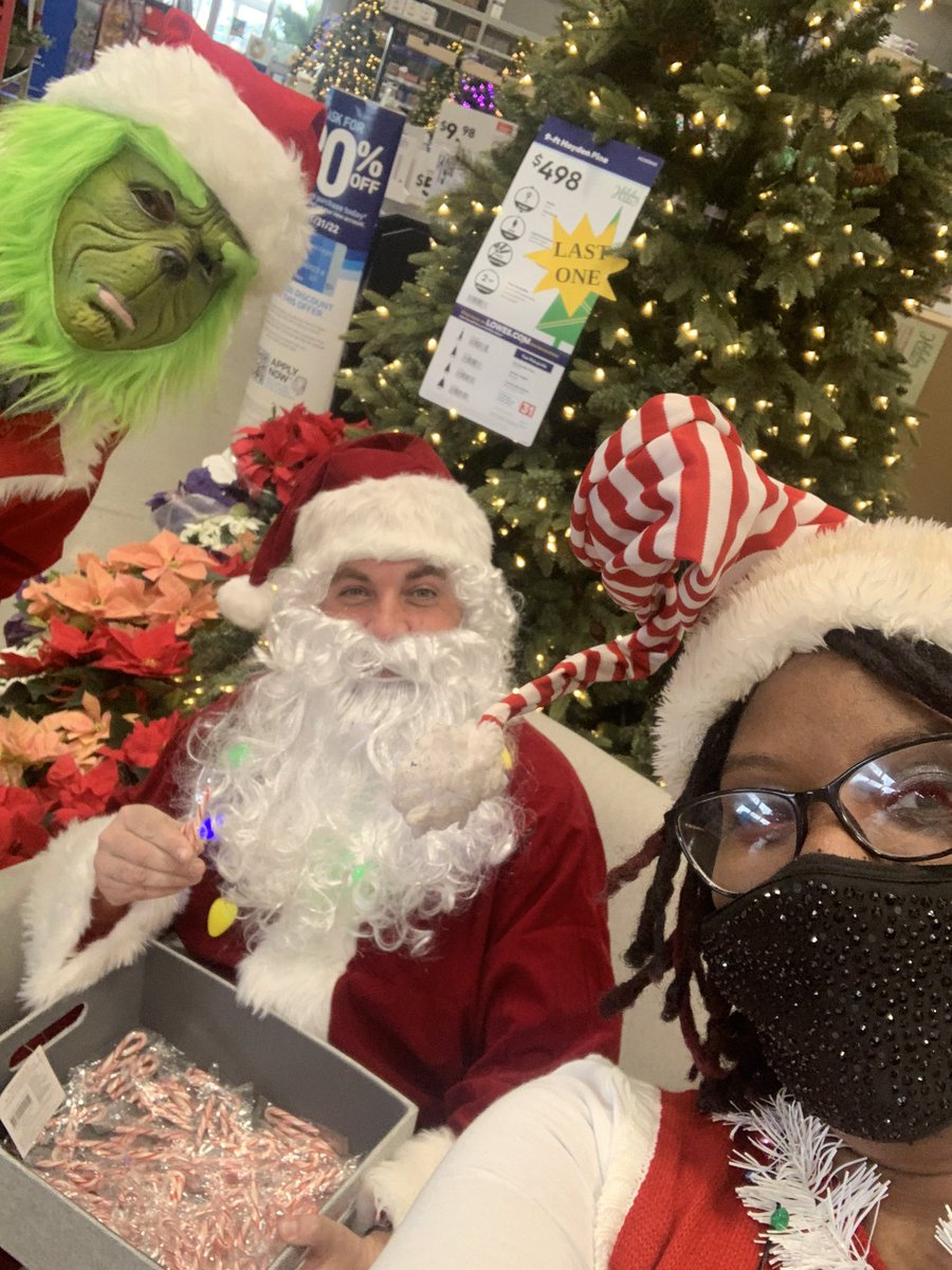 candycoated1978's tweet photo. Come to Glen Burnie. @FerdGonzalez01 @KerreLeland @fraser_lei @rodney54084585 @Jesus58412030  @LauraG813R1 Always fun at lowes @0631S https://t.co/8h9gc3Zw4d