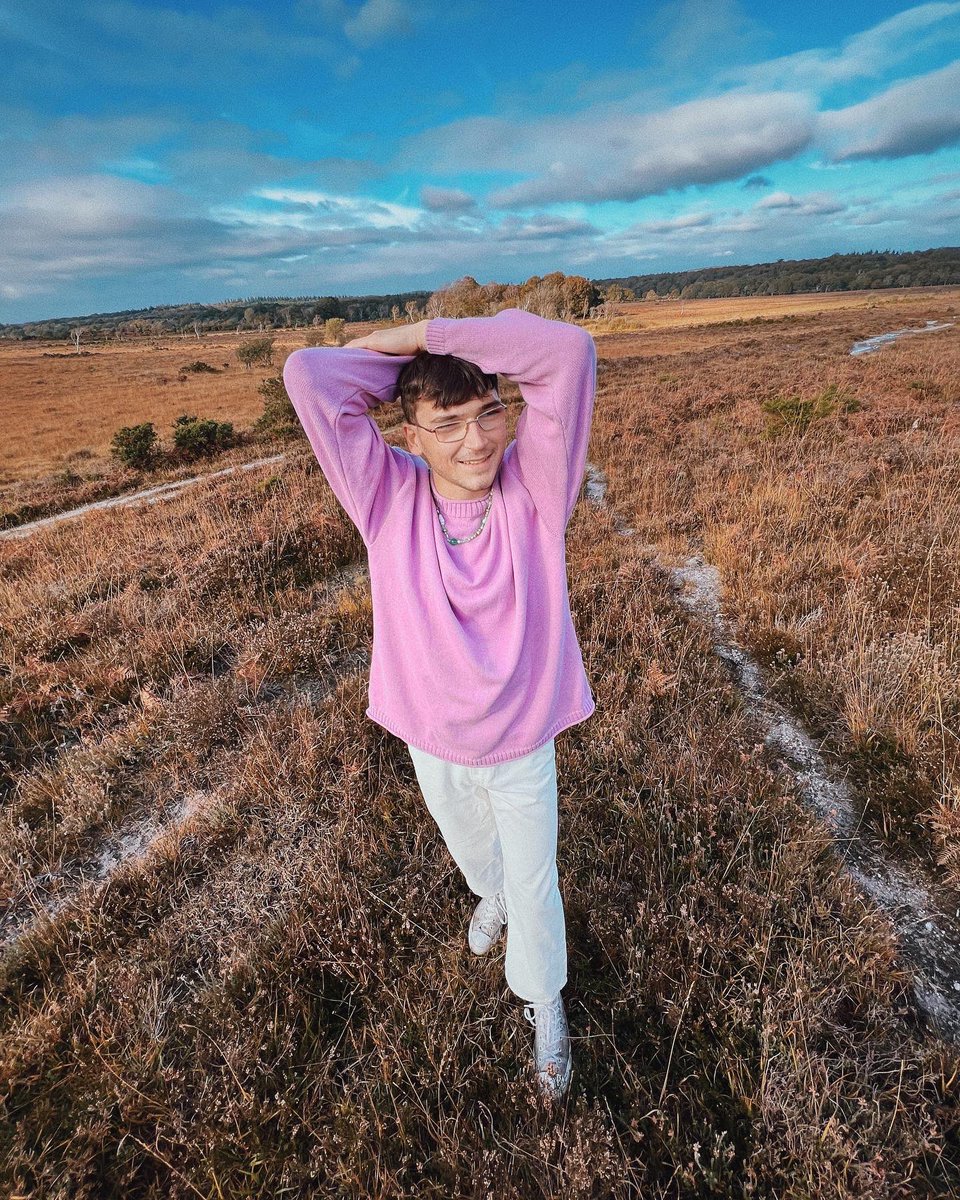 arinsongs's tweet photo. anything EP - out January 14th 💜 https://t.co/kcnxh4I4gW