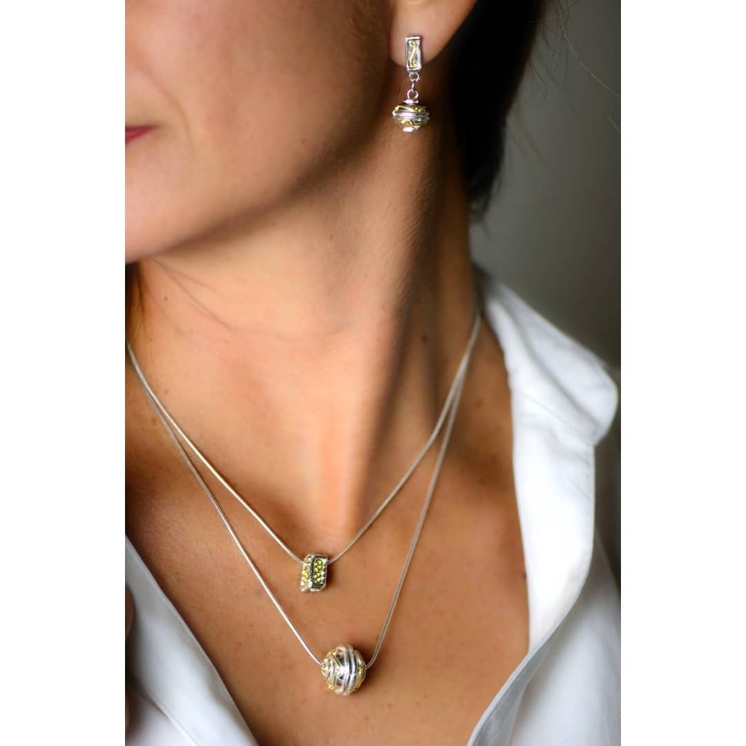 MagnoliaRestr's tweet photo. It is this time of the year when we are working none stop to make possible all those Christmas present 🎁 Thanks very much for choosing things that are made with attention, quality, love and local.

Day one of #gnccfonline @NorthernCraft

#craftssayssomething #GNCCF #jewelry https://t.co/lKhu3XtZ1x