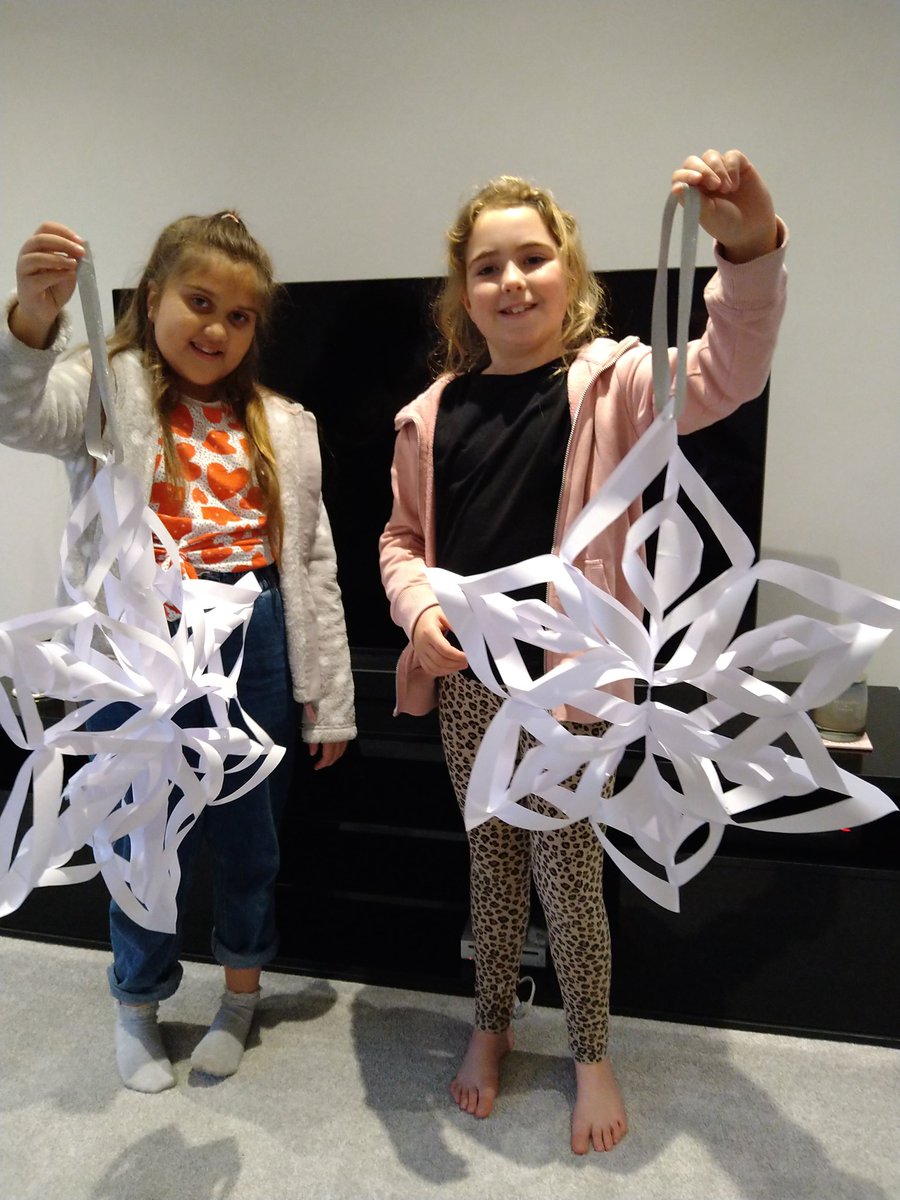 r_burby's tweet photo. Busy afternoon here making our own 3d paper snowflakes! We needed to show some resilience but it was worth it! Very pleased with the end result! @OWPSart_culture @OWPSgiraffes https://t.co/OzD0BgFCVb