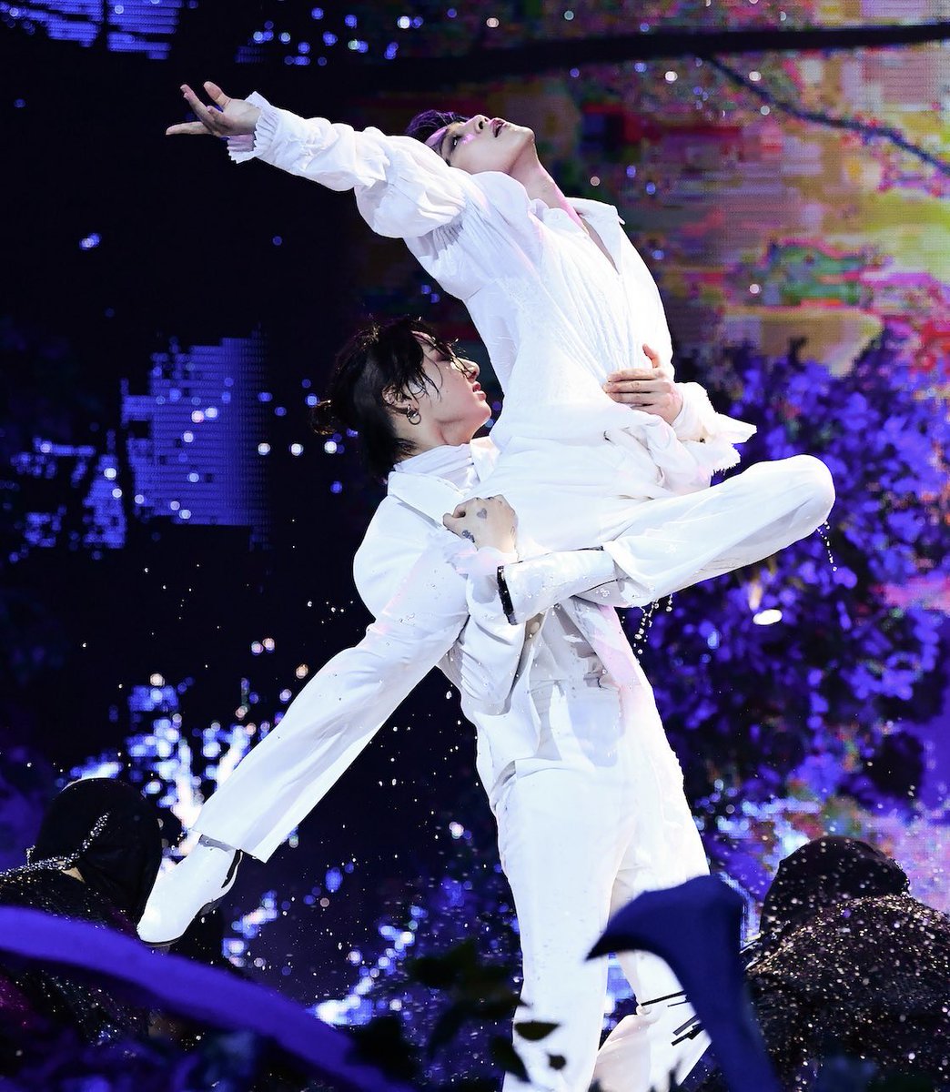 jikookarchive's tweet photo. today, a year ago 💗 https://t.co/aGPBIFNARa