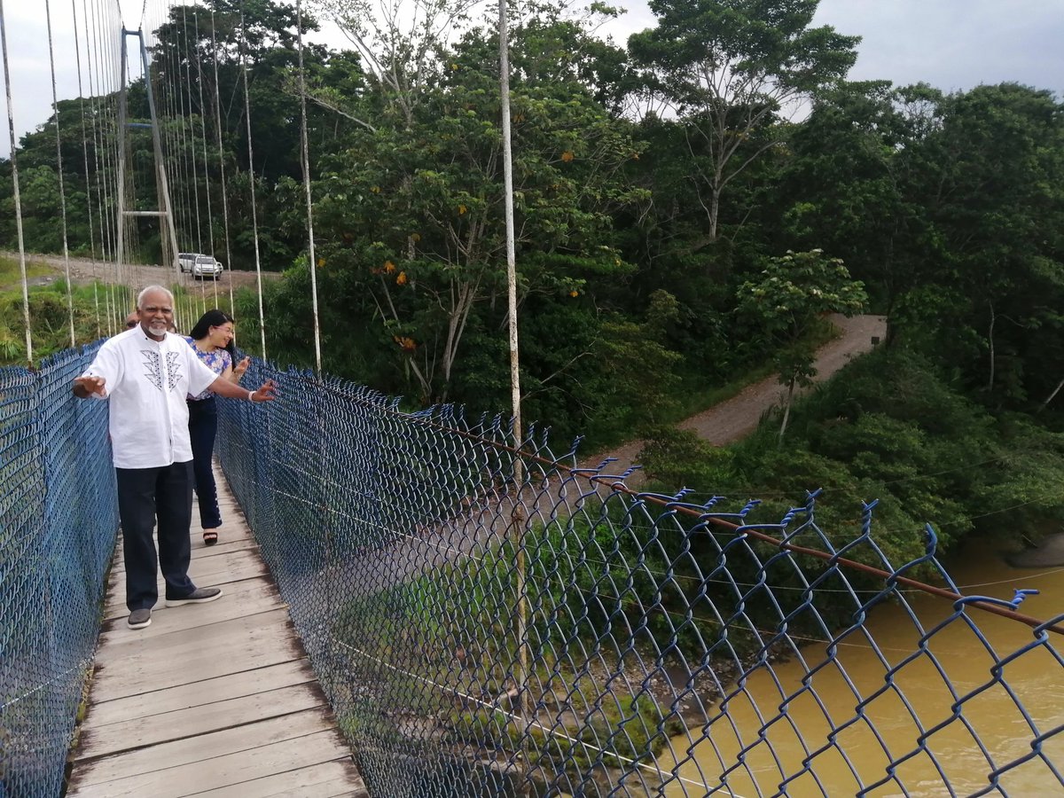 comcultur's tweet photo. Un puente une a los pueblos y el trabajo con autoridades que sirven al pueblo es prioridad del Dr. @ArnoldDoobay Dra.  @mairaal39929195 @PuroDelgado @Crypto_Swarm @beessocialespan @BeesSocial1 @MarcoHidrol @EmiliAlvSevilla @Gambi_s_a @JorgeGoyes @MrVictorNFT https://t.co/DA6oAv6aqC