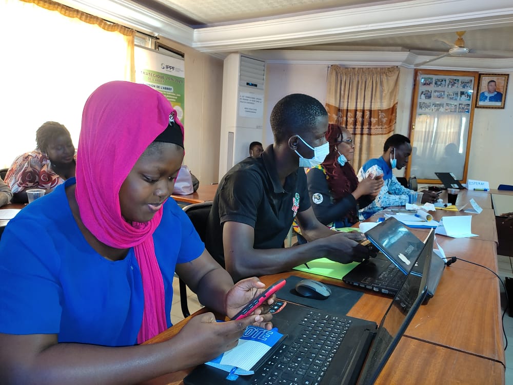 MajBurkina's tweet photo. Atelier d'orientation sur la santé sexuelle responsable et l'utilisation des réseaux sociaux pour la sensibilisation sur la #SSR. 

Un pool de 20 jeunes du MAJ ont été orienté les 29 et 30 novembre 2021 dans la salle de réunion de l'ABBEF. #CARS @ippf
@IPPFAR
@ong_abbef
#lwili https://t.co/Rnlk3fLLdH
