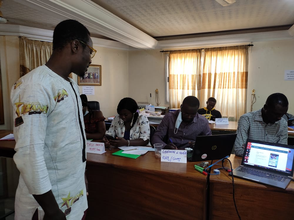 MajBurkina's tweet photo. Atelier d'orientation sur la santé sexuelle responsable et l'utilisation des réseaux sociaux pour la sensibilisation sur la #SSR. 

Un pool de 20 jeunes du MAJ ont été orienté les 29 et 30 novembre 2021 dans la salle de réunion de l'ABBEF. #CARS @ippf
@IPPFAR
@ong_abbef
#lwili https://t.co/Rnlk3fLLdH