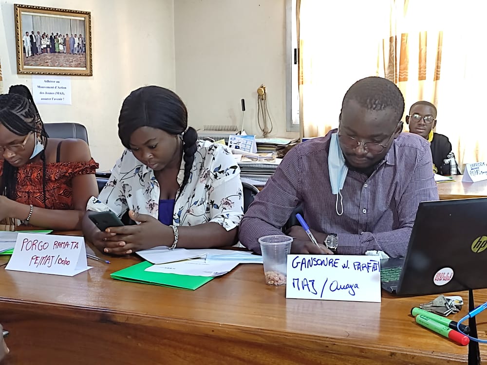 MajBurkina's tweet photo. Atelier d'orientation sur la santé sexuelle responsable et l'utilisation des réseaux sociaux pour la sensibilisation sur la #SSR. 

Un pool de 20 jeunes du MAJ ont été orienté les 29 et 30 novembre 2021 dans la salle de réunion de l'ABBEF. #CARS @ippf
@IPPFAR
@ong_abbef
#lwili https://t.co/Rnlk3fLLdH