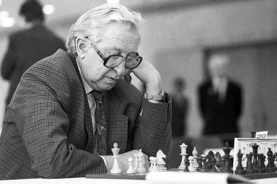 Douglas Griffin on X: Karpov-Korchnoi, 18th match-game, FIDE Candidates'  final, Moscow 1974. (Source: TASS, photographer: V. Savostianov.) #chess   / X