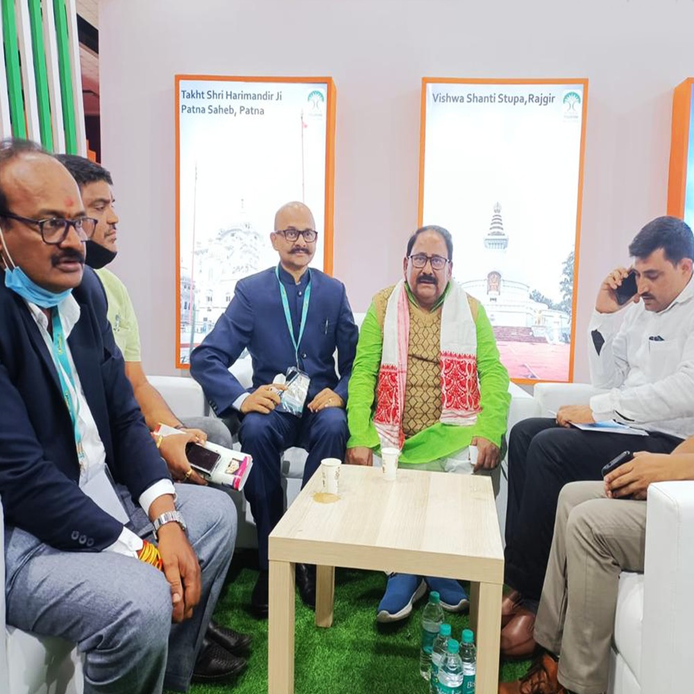 TourismBiharGov's tweet photo. #हैदराबाद में आयोजित ट्रैवल मार्ट में बिहार पर्यटन मंत्री, माननीय श्री नारायण प्रसाद जी ने कार्यक्रम में हिस्सा लिया एवं कार्यक्रम में आये लोगो को पर्यटन के प्रति सम्बोधित किया
#BiharTourism #IITMIndia #BlissfulBihar https://t.co/ynH7lPd5IB