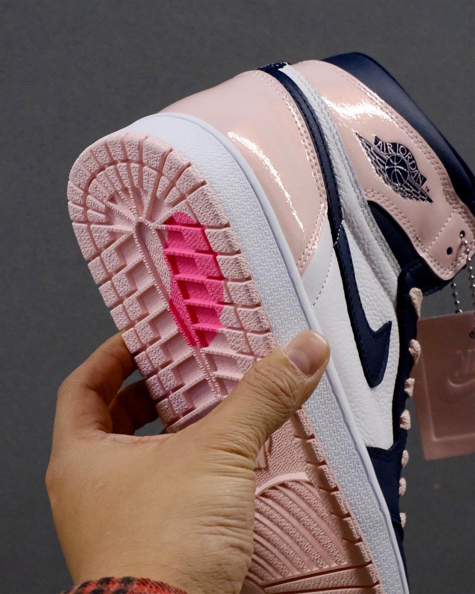 satalymike's tweet photo. Air Jordan 1 High "Bubble Gum” 

📅 December 22nd.
=>https://t.co/DMZVKhE1vj https://t.co/OSScqwt2o4