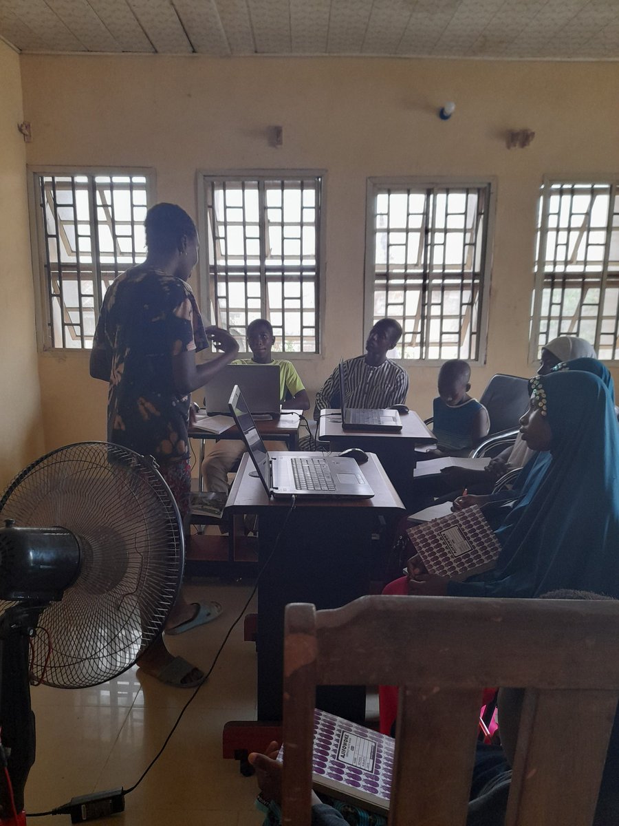 aeolofintuade's tweet image. Fixed all glitches in time for our evening classes. #techgo #techgocohort2021 @gboukzi