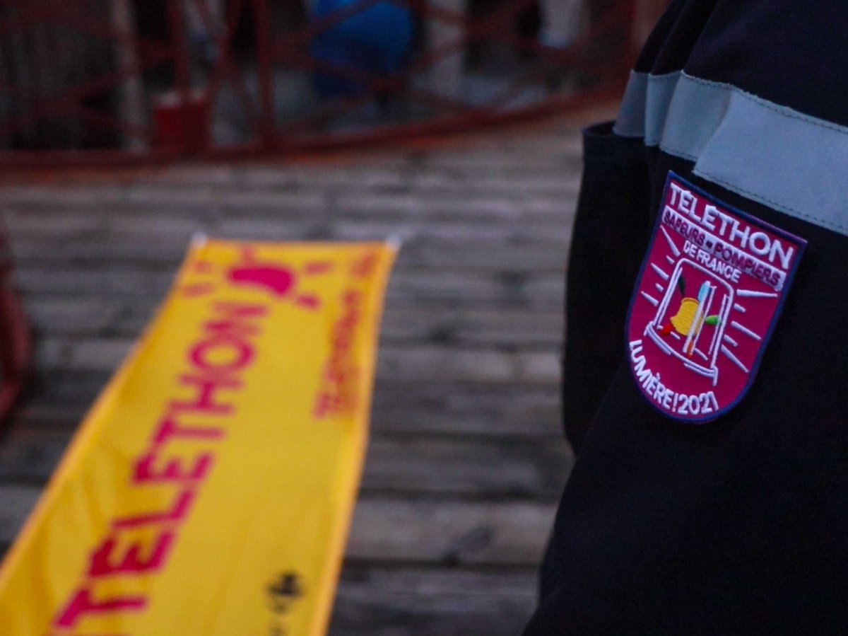 SDIS17's tweet photo. [Téléthon]
Revivez en vidéo un instant magique. @UnionPompiers17 @departement17 @SDIS17 unissent leurs forces au profit de @Telethon_France  pour illuminer Fort Boyard

➡️https://t.co/MAgS8umhcR

#fortboyard #Telethon2021 https://t.co/2LOydz3KfN